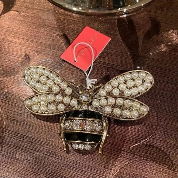 Pink linen pearl brooch - Picture 9 of 9